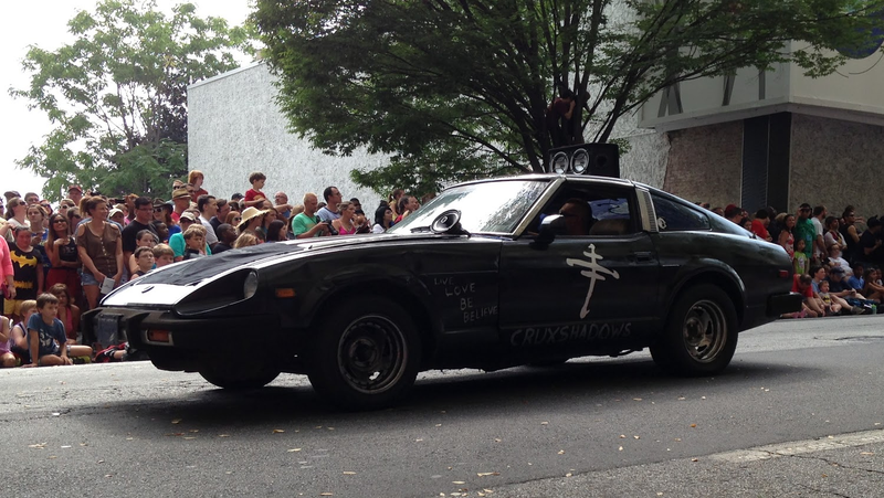 Illustration for article titled Vehicles Of The 2013 DragonCon Parade - Photo Dump